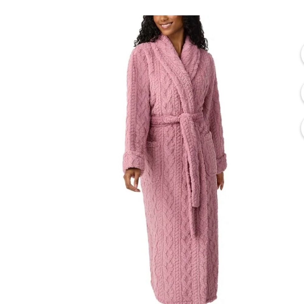 Elegant Pink Cable Knit Robe
